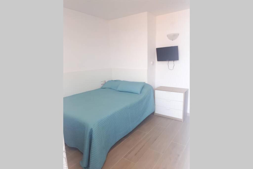 Modern studio near beach. Sea, pool&WI-FI Benalmádena Esterno foto