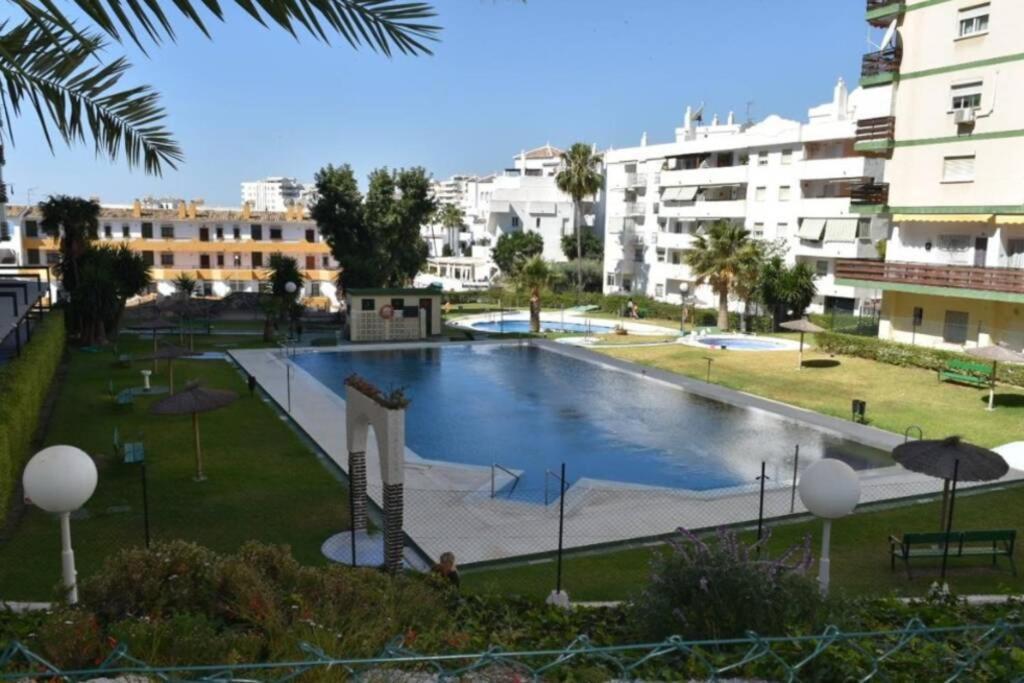 Modern studio near beach. Sea, pool&WI-FI Benalmádena Esterno foto